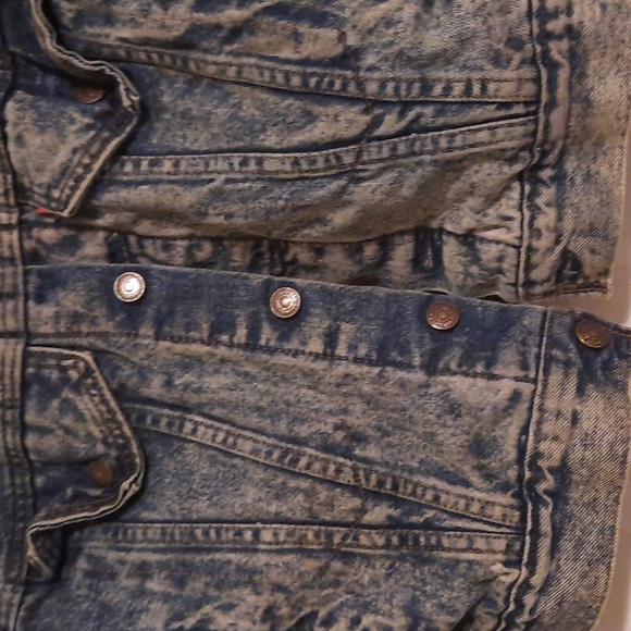 Vintage Denim Kids large Levi's Jacket with Buffalo plaid print inside acid wash - Picture 3 of 8